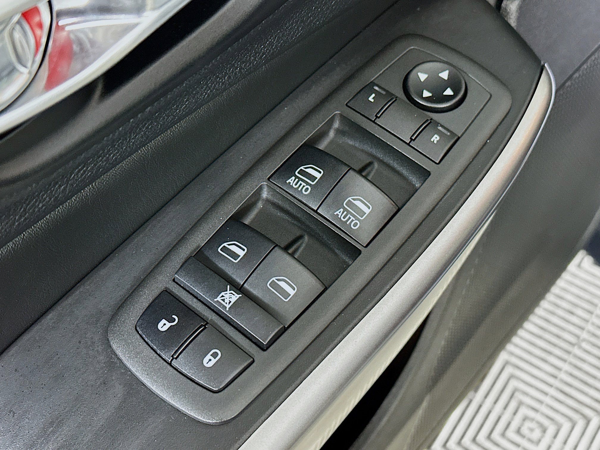 Used 2021 Jeep Cherokee Latitude Lux AWD/4WD image 17