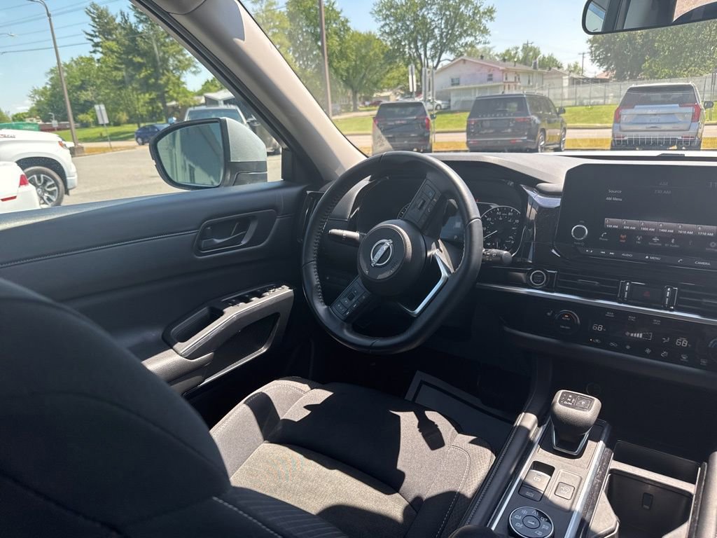 Used 2024 Nissan Pathfinder SV AWD/4WD image 15