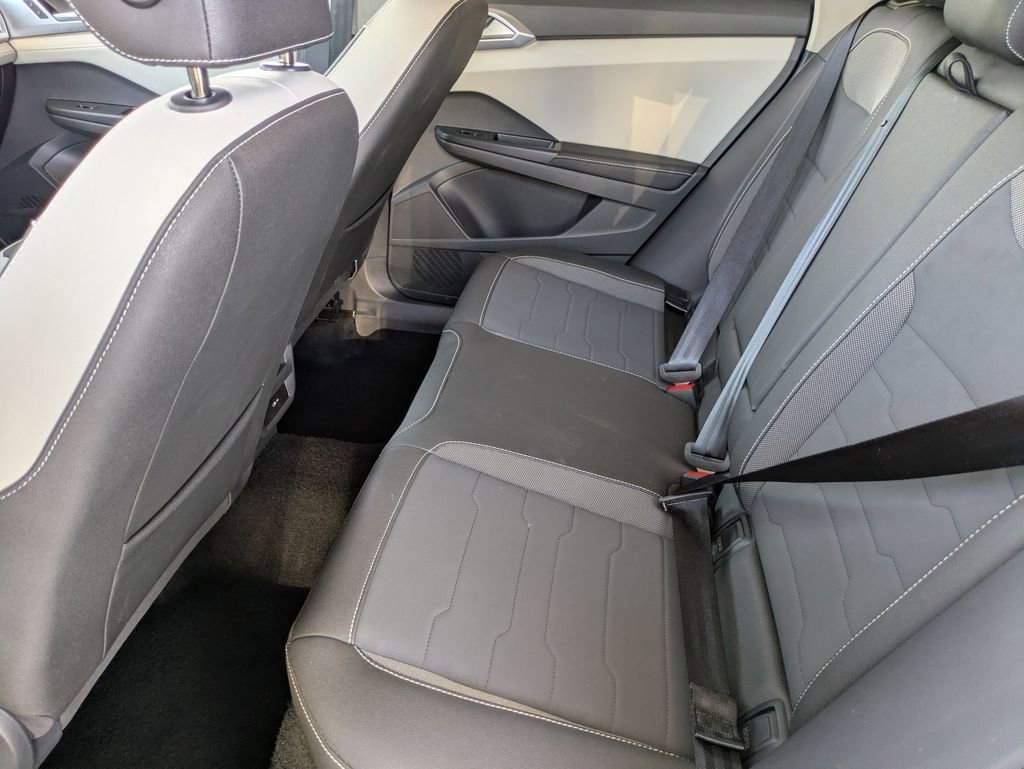 Used 2025 Volkswagen Taos SE FWD image 27