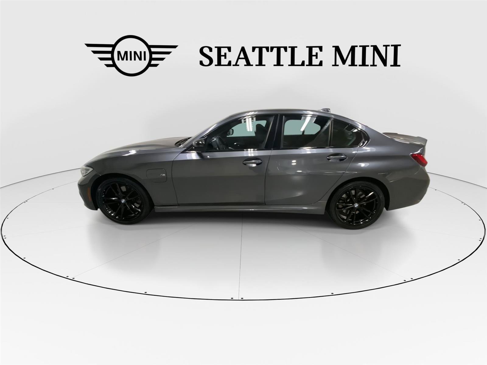 Used 2021 BMW 330e w/ M Sport Package RWD image 6