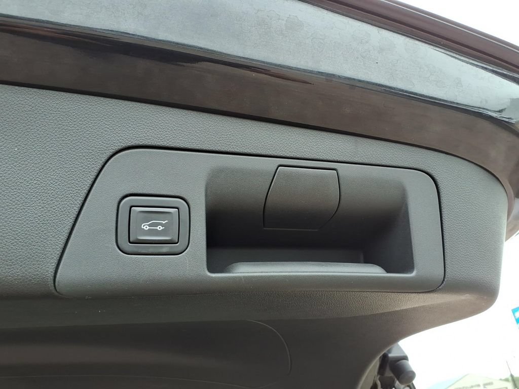 Used 2023 Buick Envision Avenir FWD image 9