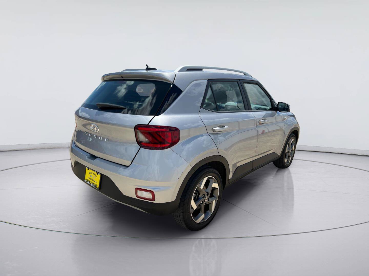 Used 2024 Hyundai Venue SEL FWD image 3