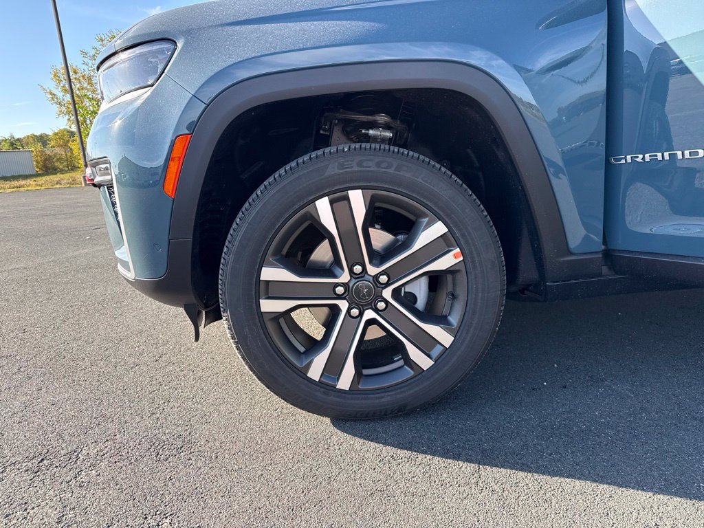 New 2027 Jeep Grand Cherokee Limited AWD/4WD image 43