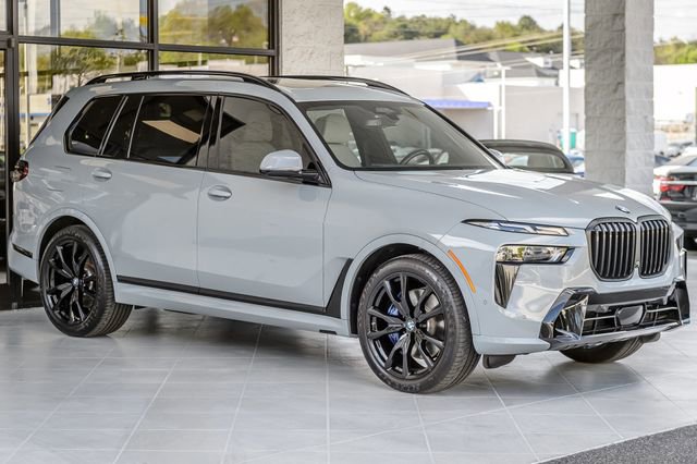 Used 2023 BMW X7 xDrive40i w/ M Sport Package image 4