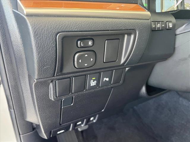 Used 2014 Lexus ES 300h w/ Luxury Package w/Bamboo Trim FWD image 17
