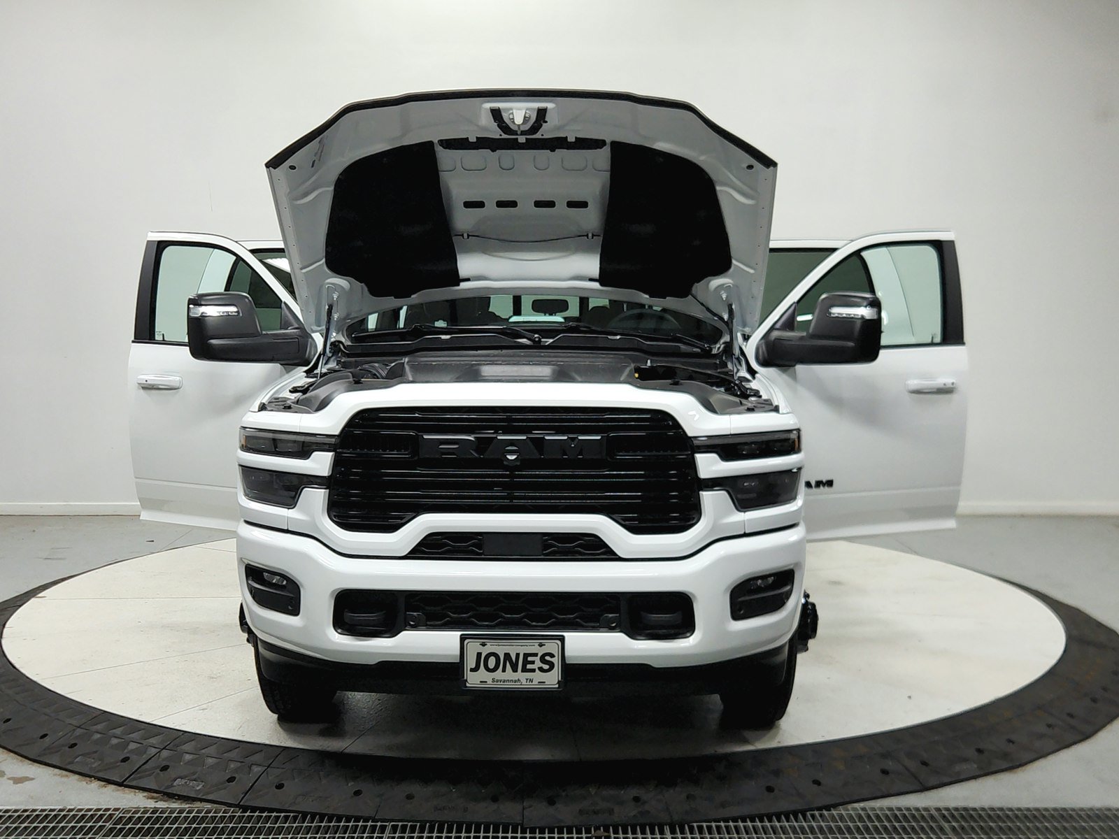 New 2026 RAM 3500 Laramie AWD/4WD image 11