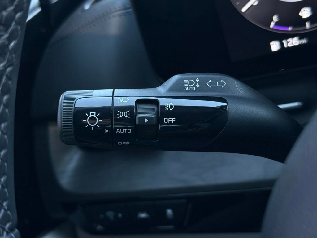 Certified 2023 Kia Carnival SX image 19