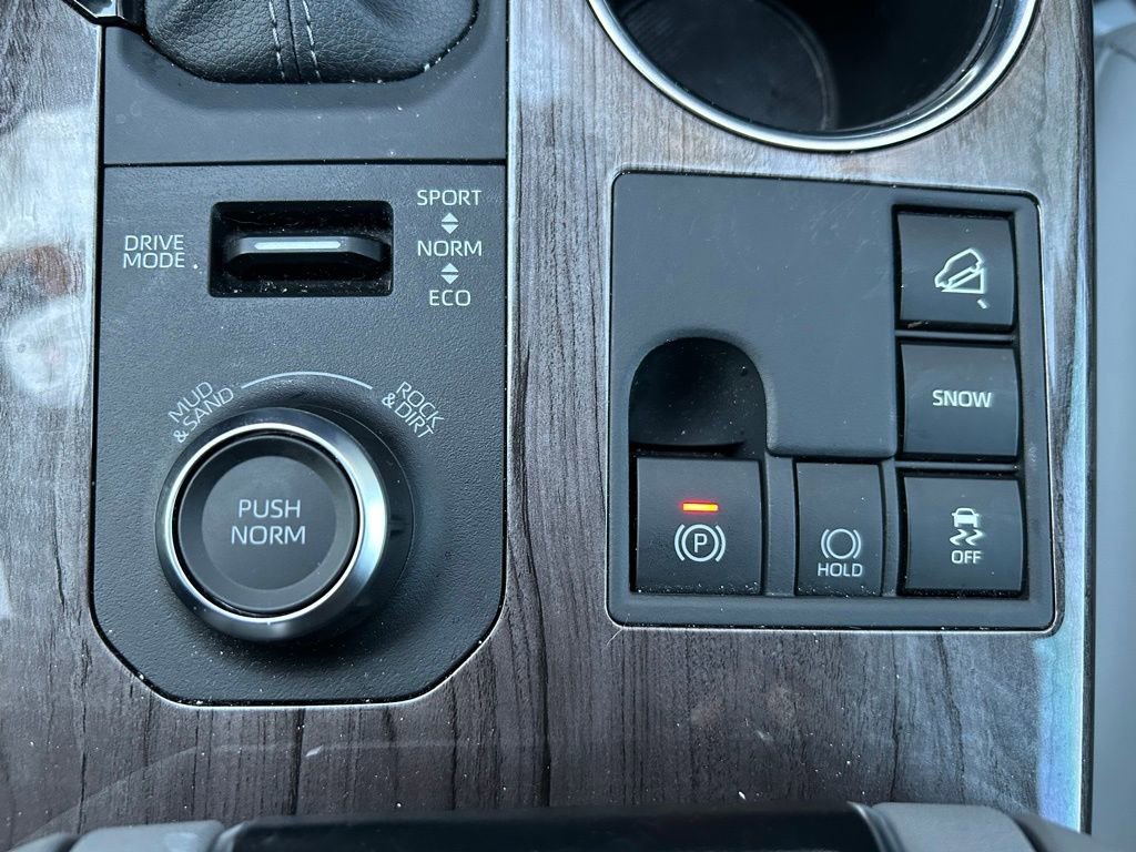 Certified 2025 Toyota Highlander Limited image 29