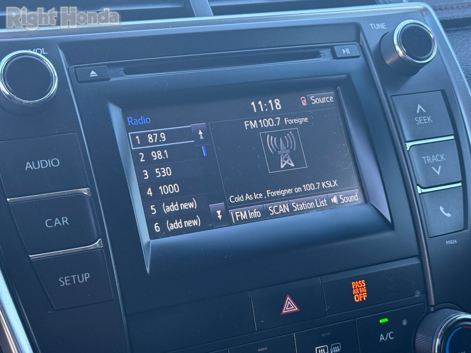 Used 2016 Toyota Camry SE image 20