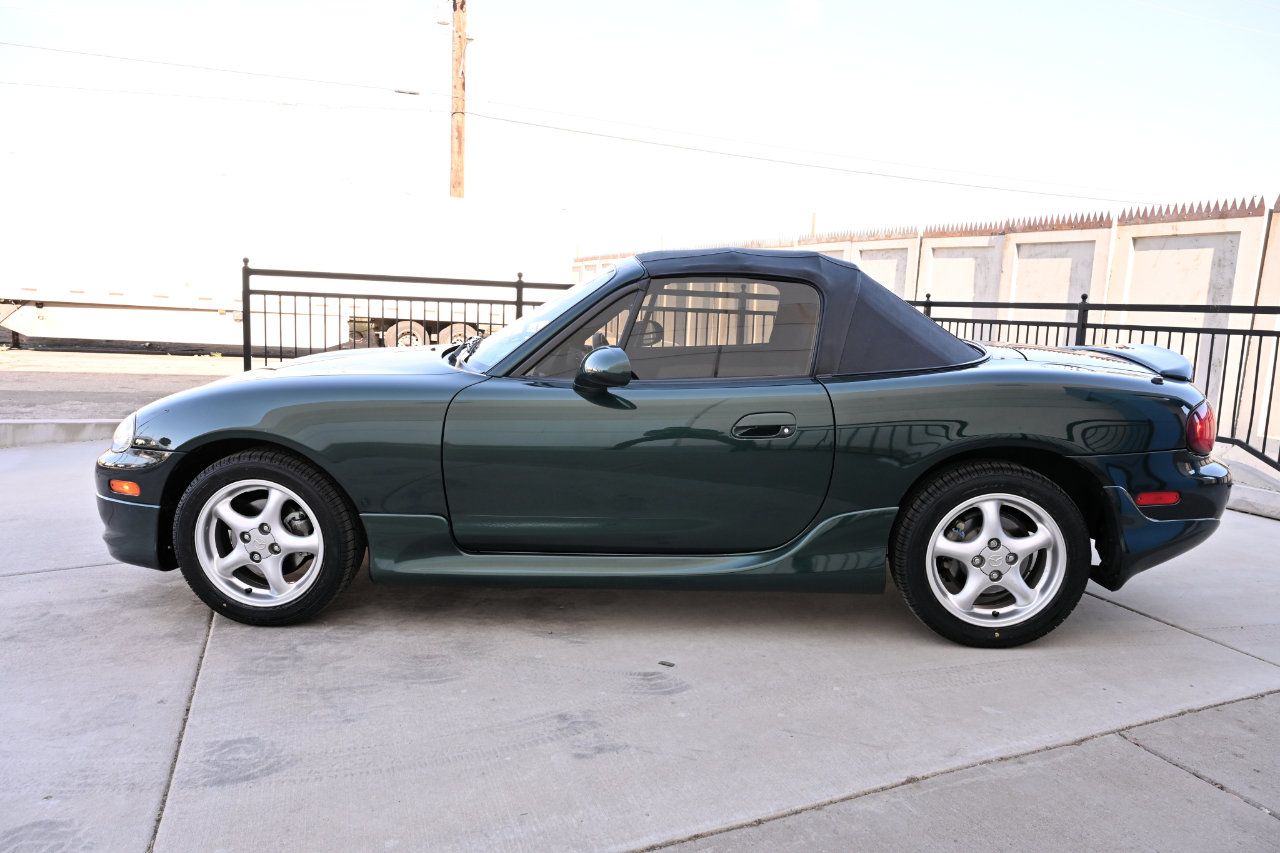 Used 2002 MAZDA MX-5 Miata RWD image 4