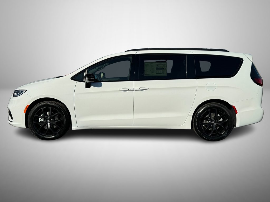 New 2026 Chrysler Pacifica Limited w/ S Appearance Package image 5
