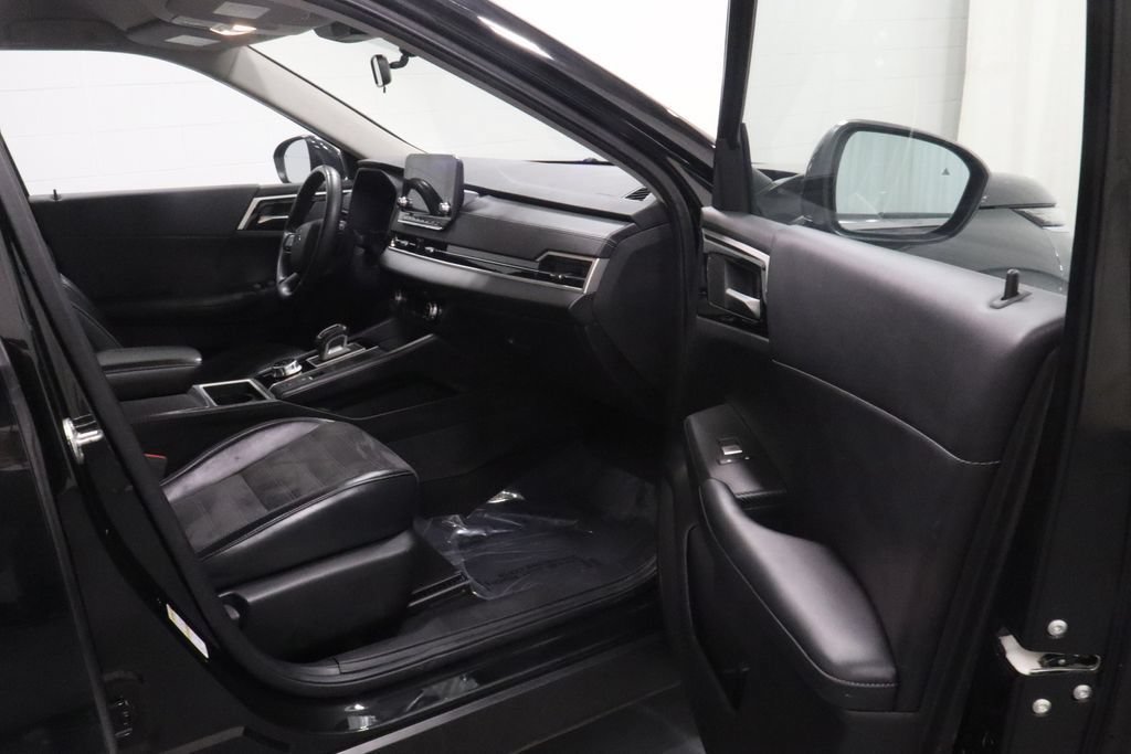 Used 2024 Mitsubishi Outlander SE Black Edition AWD/4WD image 14