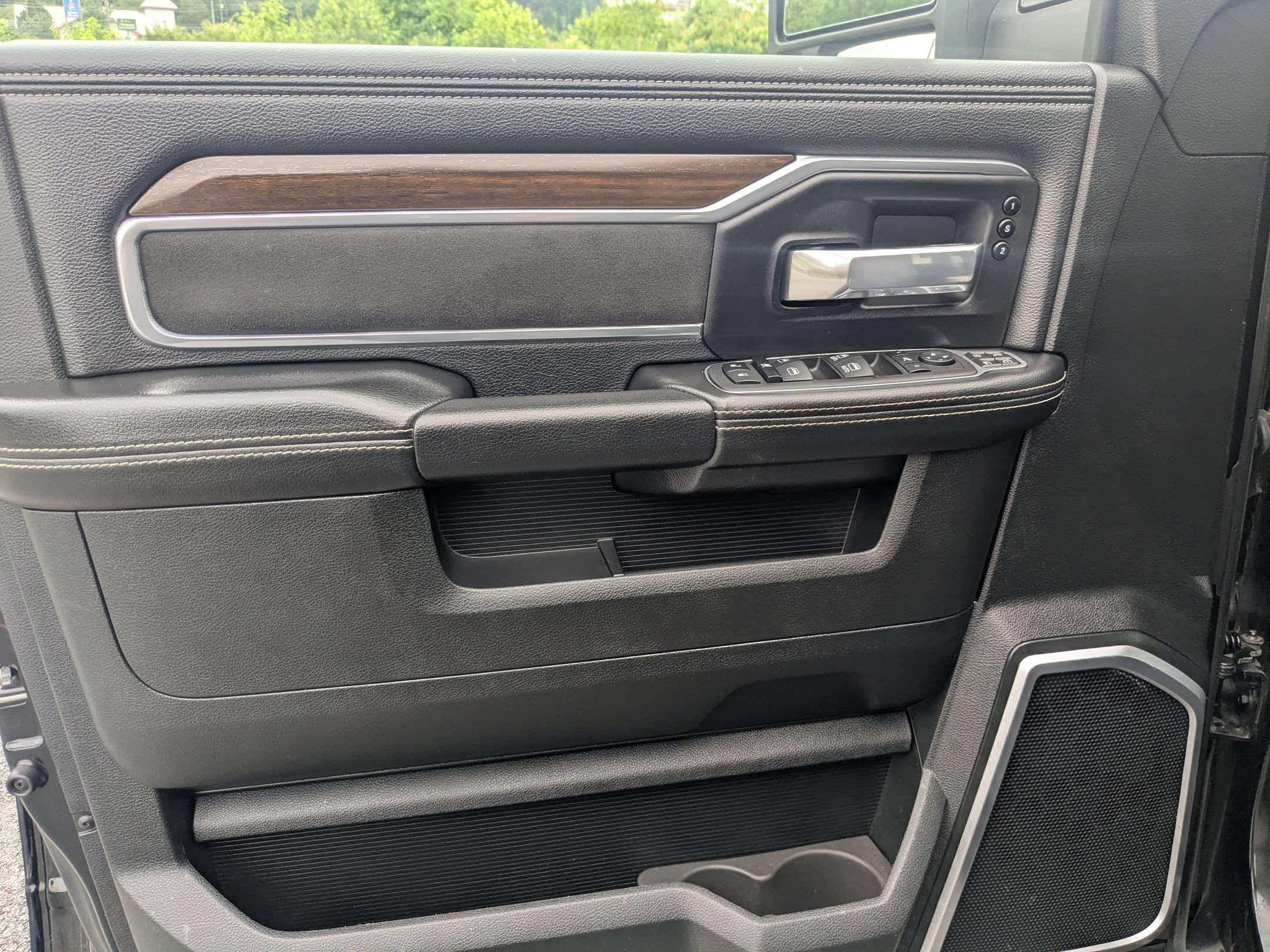Used 2023 RAM 2500 Laramie AWD/4WD image 11