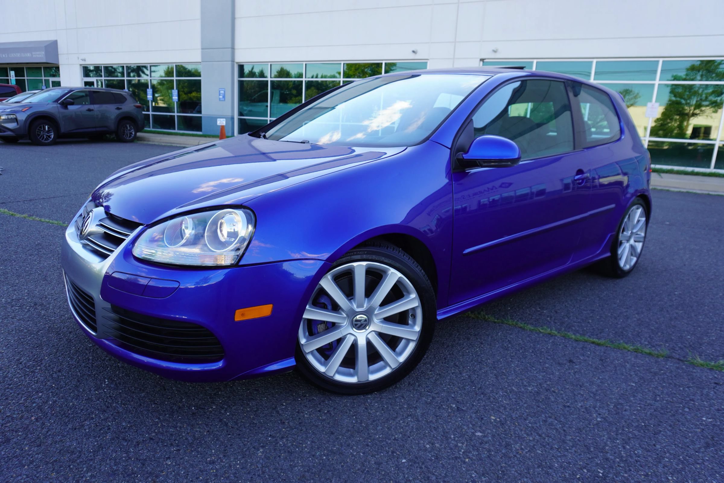 Used 2008 Volkswagen R32 AWD/4WD image 3