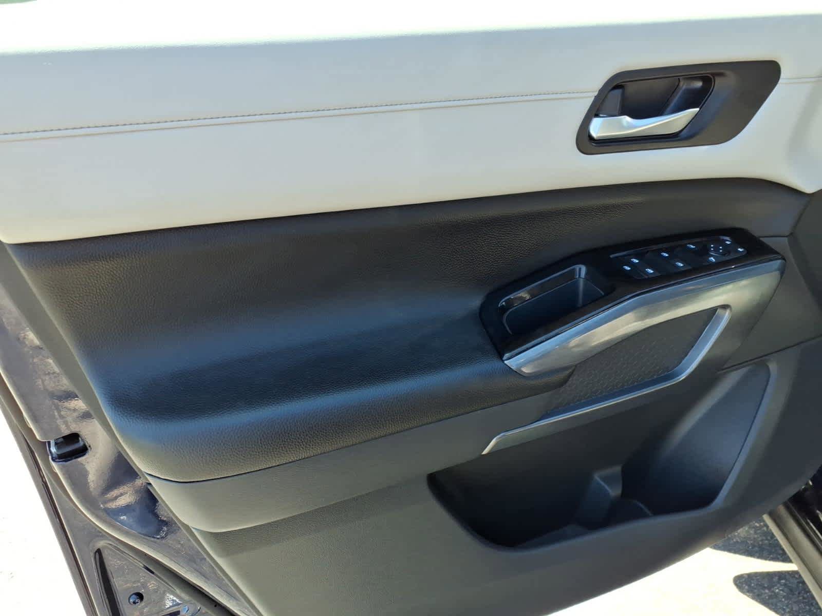 Certified 2024 Nissan Pathfinder SL AWD/4WD image 10