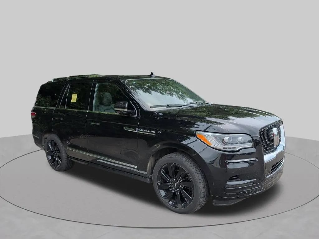 Used 2023 Lincoln Navigator Reserve AWD/4WD image 21
