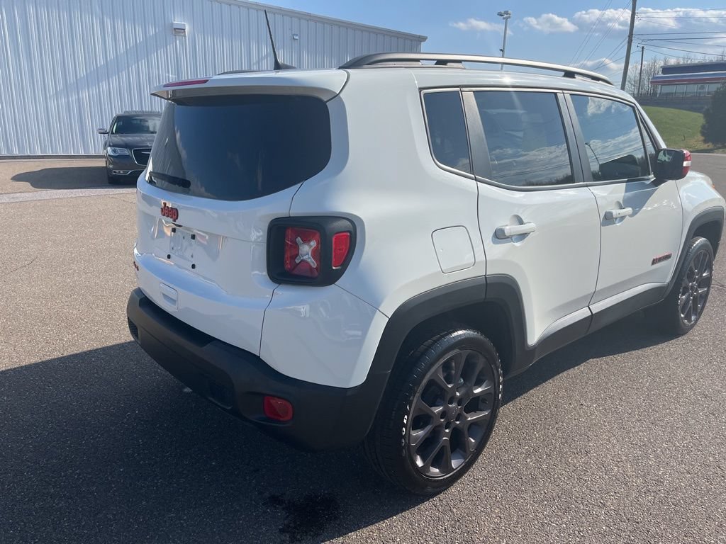 Used 2023 Jeep Renegade Latitude w/ Sun/Sound Group AWD/4WD image 7