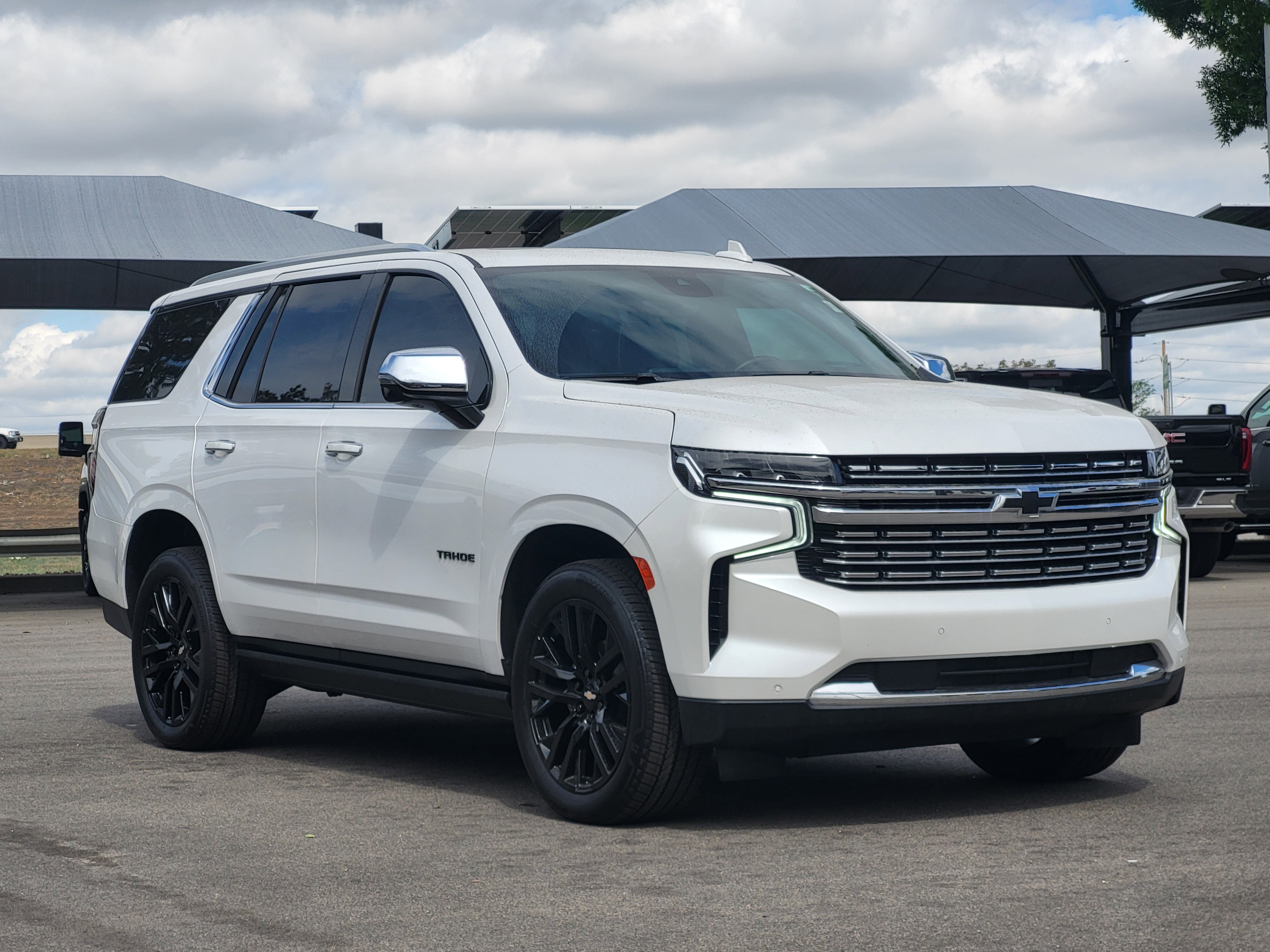 Used 2023 Chevrolet Tahoe Premier w/ Premium Package 2 AWD/4WD image 3