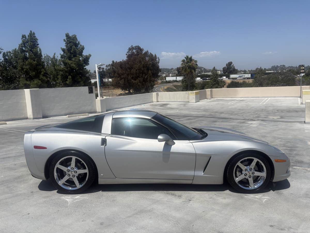 Used 2008 Chevrolet Corvette Coupe w/ Preferred Equipment Group RWD image 29