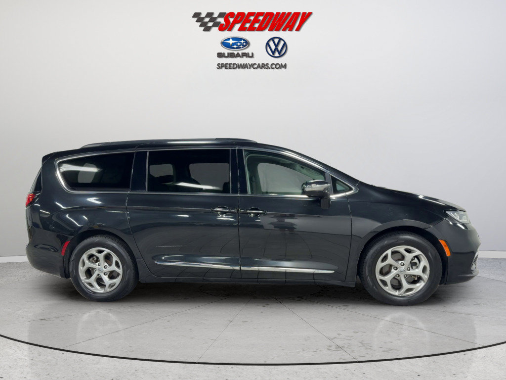 Used 2023 Chrysler Pacifica Limited FWD image 4