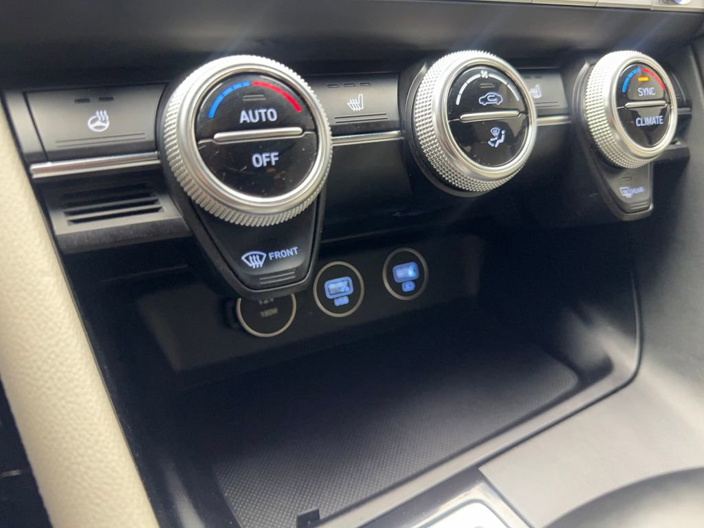 Used 2023 Genesis G70 2.0T image 68