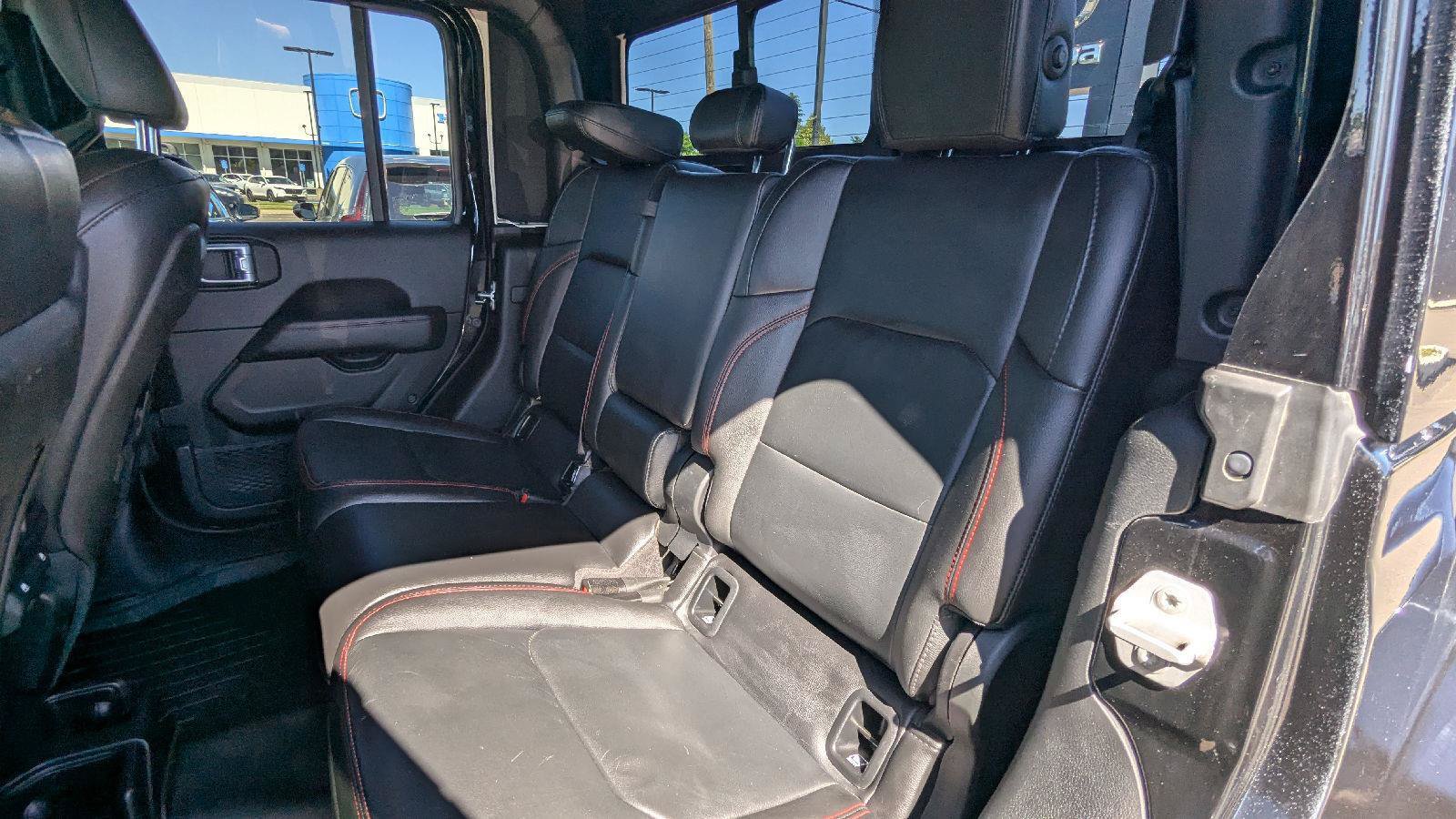 Used 2020 Jeep Gladiator Rubicon w/ Advanced Safety Group AWD/4WD image 12