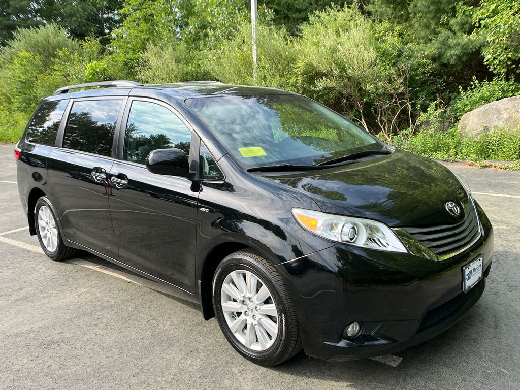 Used 2017 Toyota Sienna XLE Premium AWD/4WD image 6