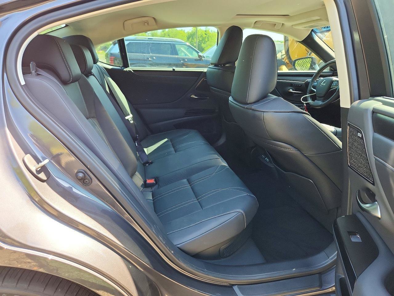 Used 2025 Lexus ES 300h Ultra Luxury w/ Accessory Package (Z2) FWD image 7