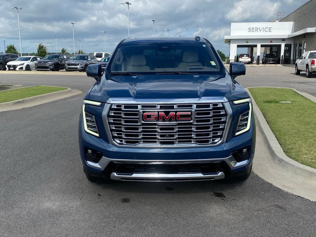 Used 2026 GMC Yukon Denali w/ Denali Reserve Package AWD/4WD image 2