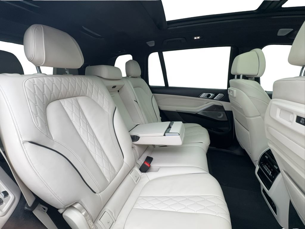 Used 2020 BMW X7 M50i w/ Dynamic Handling Package image 27
