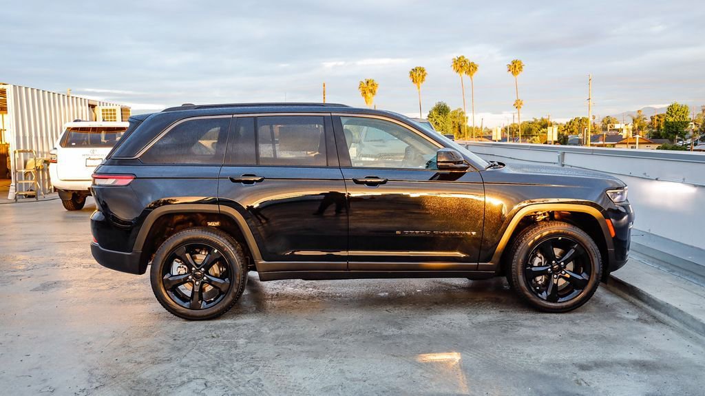 New 2026 Jeep Grand Cherokee Limited AWD/4WD image 13
