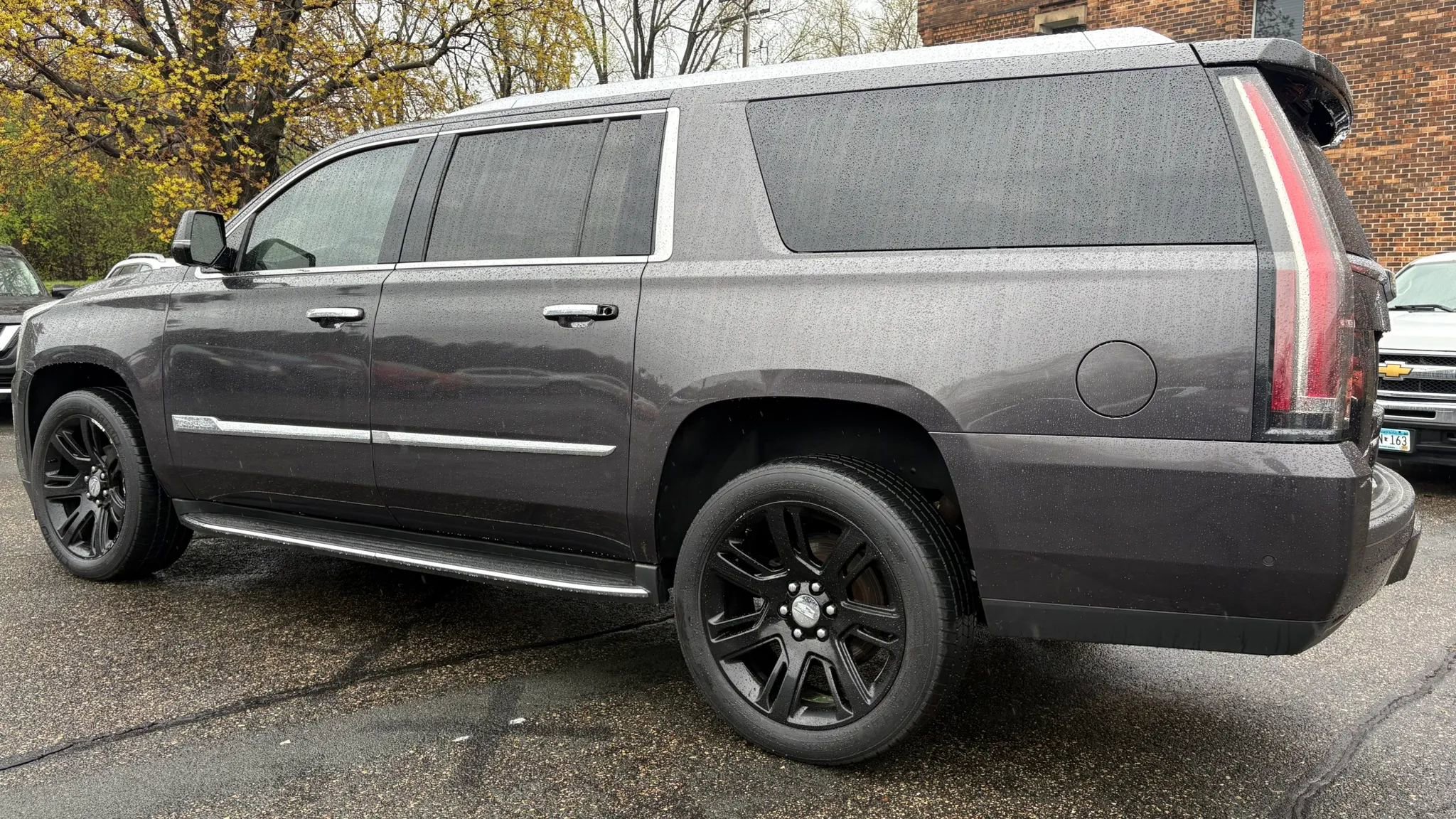 Used 2017 Cadillac Escalade ESV Luxury AWD/4WD image 6
