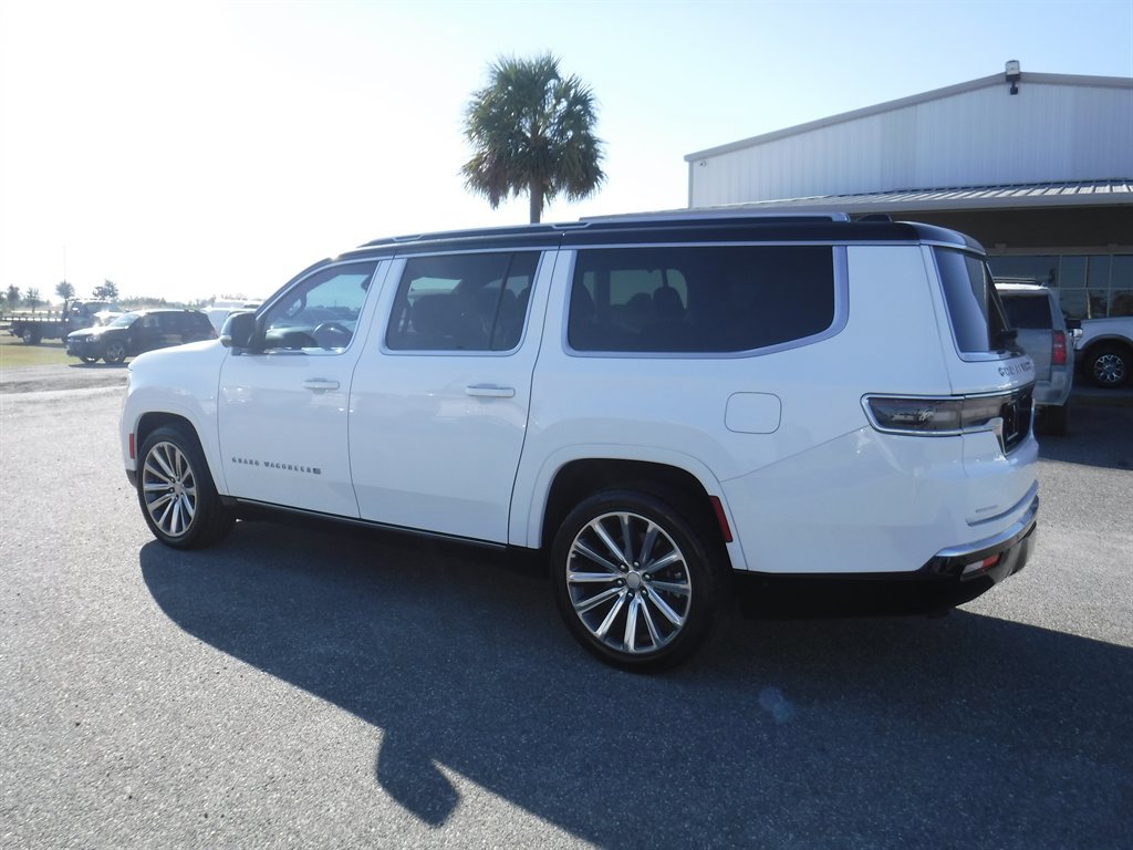 Used 2023 Jeep Grand Wagoneer L Series II image 11