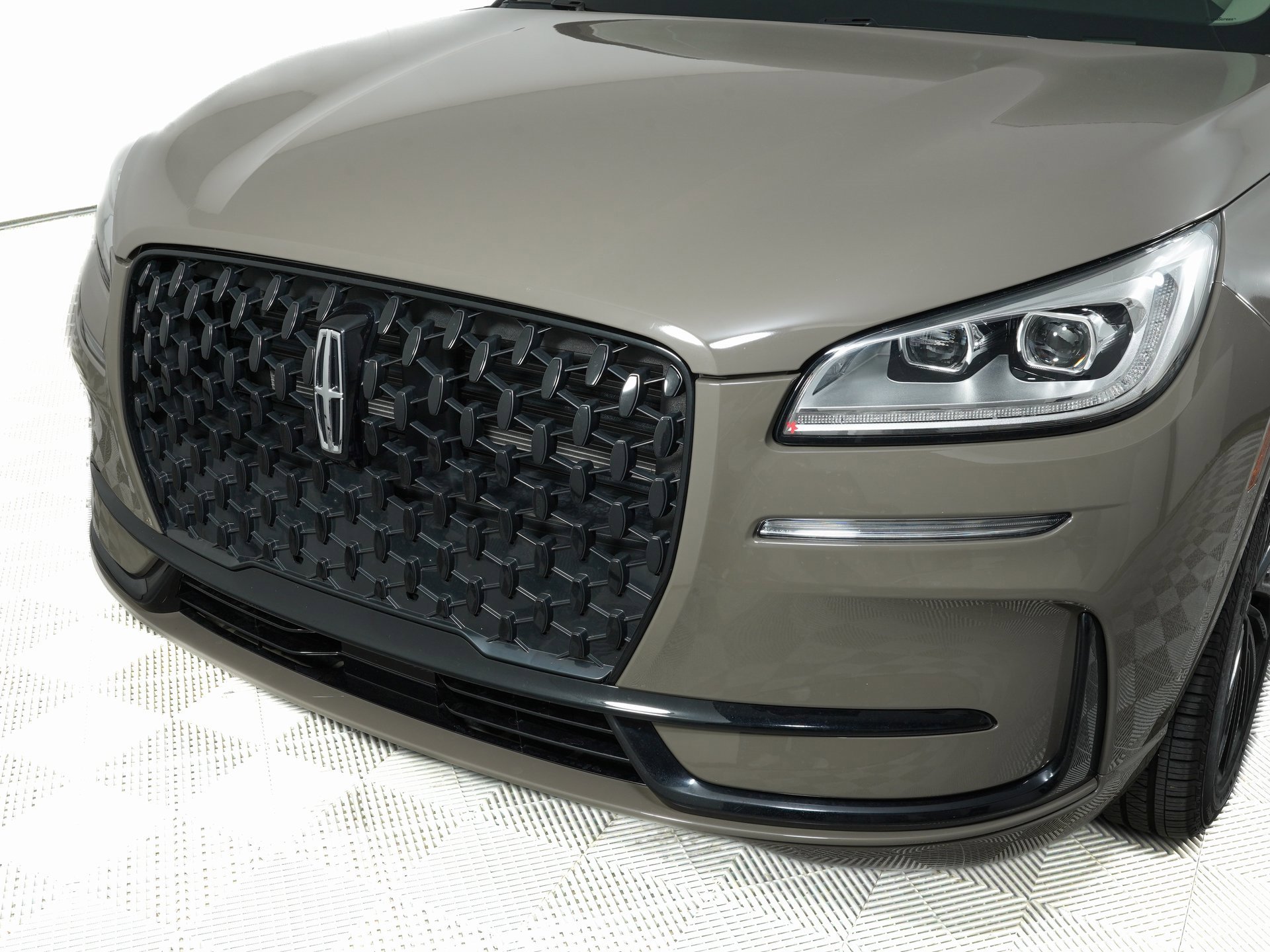 Used 2025 Lincoln Corsair Grand Touring w/ Jet Appearance Package image 29