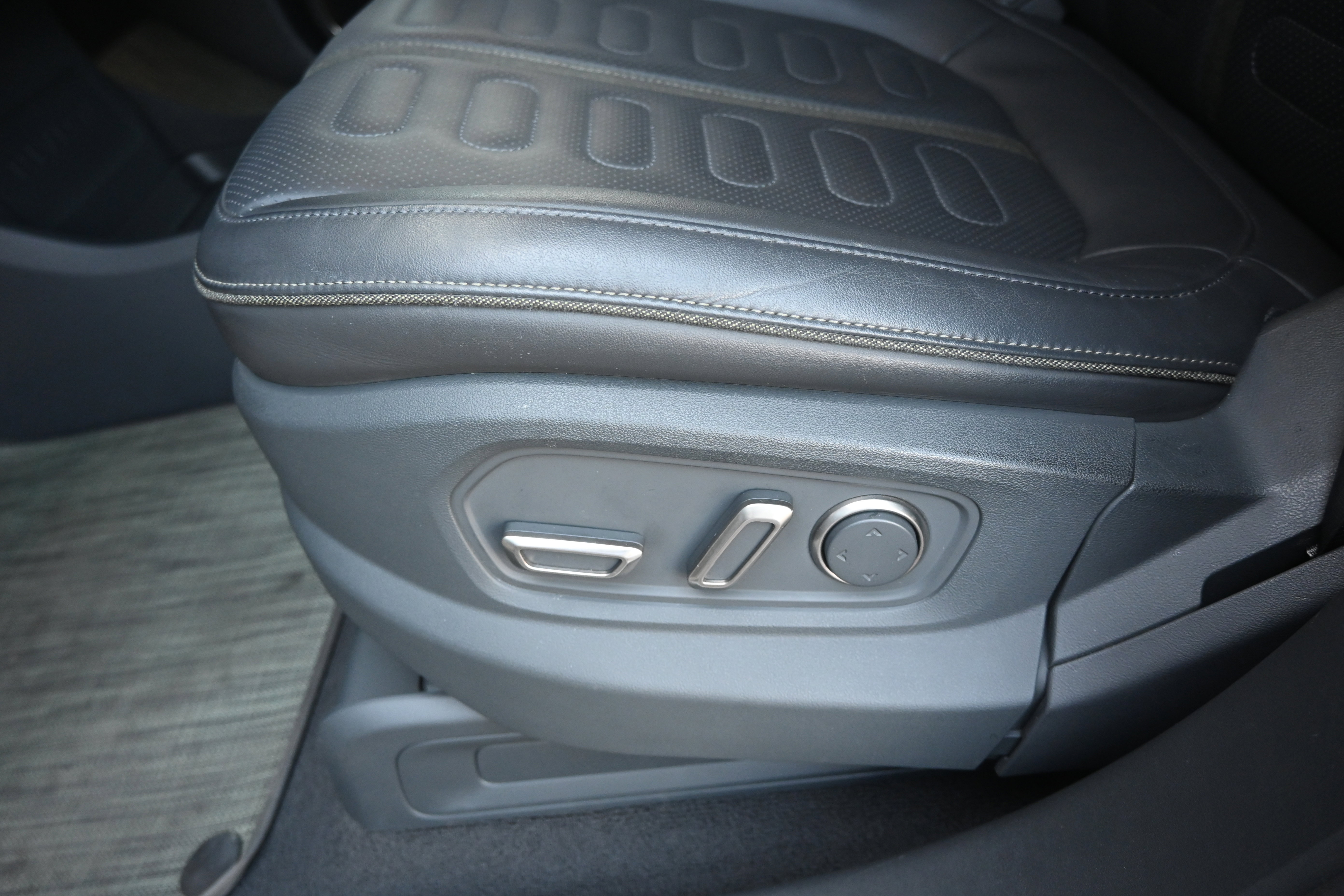 Used 2023 Rivian R1T Adventure image 37