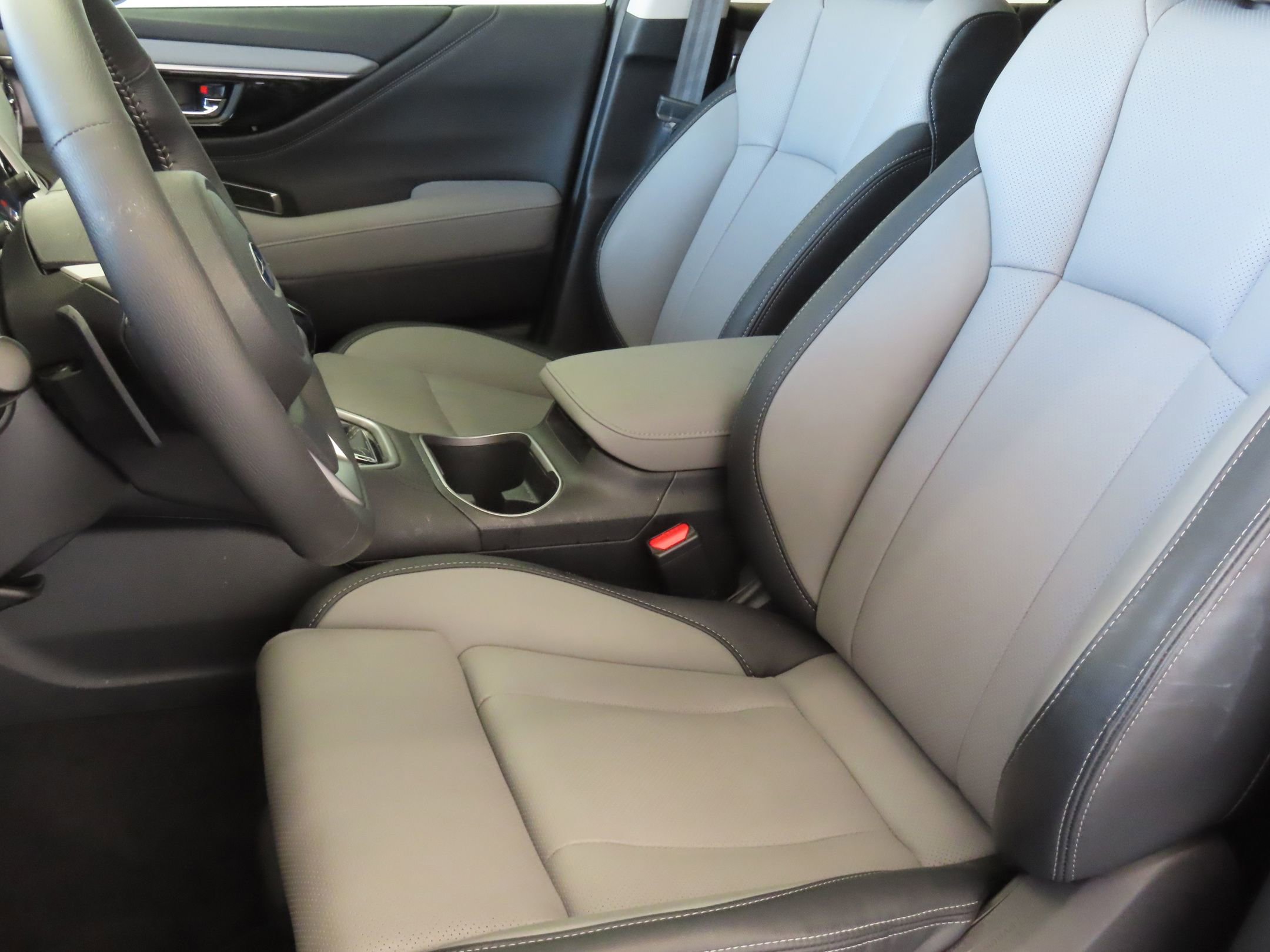 Used 2025 Subaru Outback Limited image 13