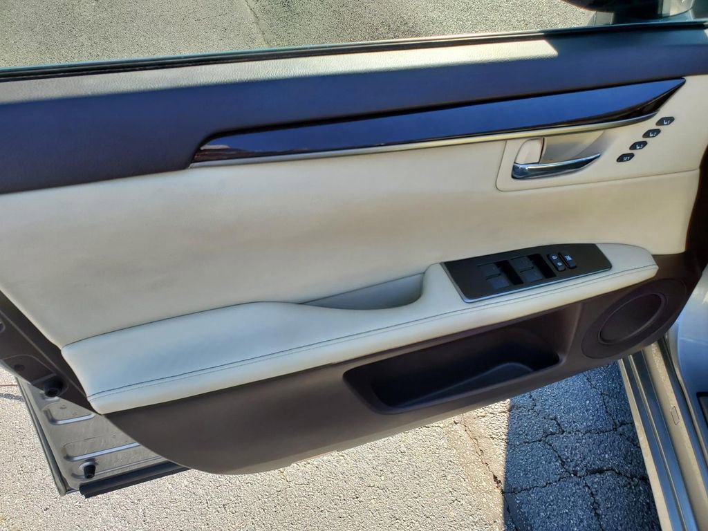 Used 2018 Lexus ES 350 w/ Premier Package image 18