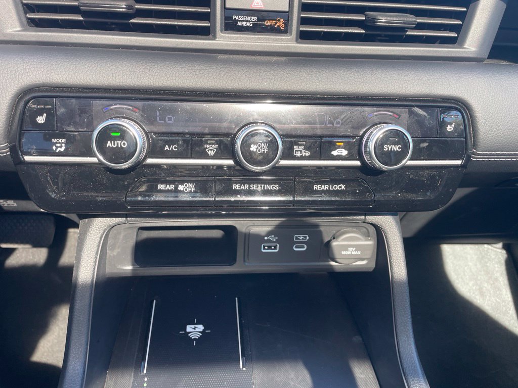Used 2025 Honda Pilot Touring image 15