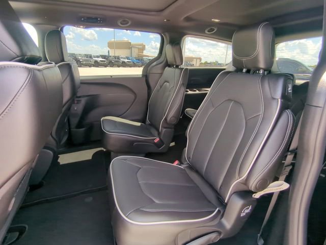 New 2027 Chrysler Pacifica Limited FWD image 17