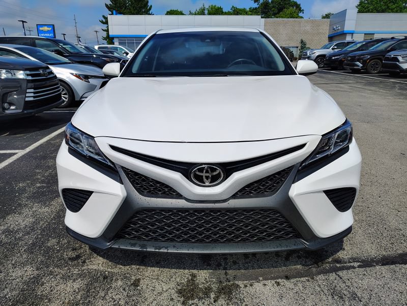 Used 2018 Toyota Camry SE w/ Four Season Floor Mat Package FWD image 2