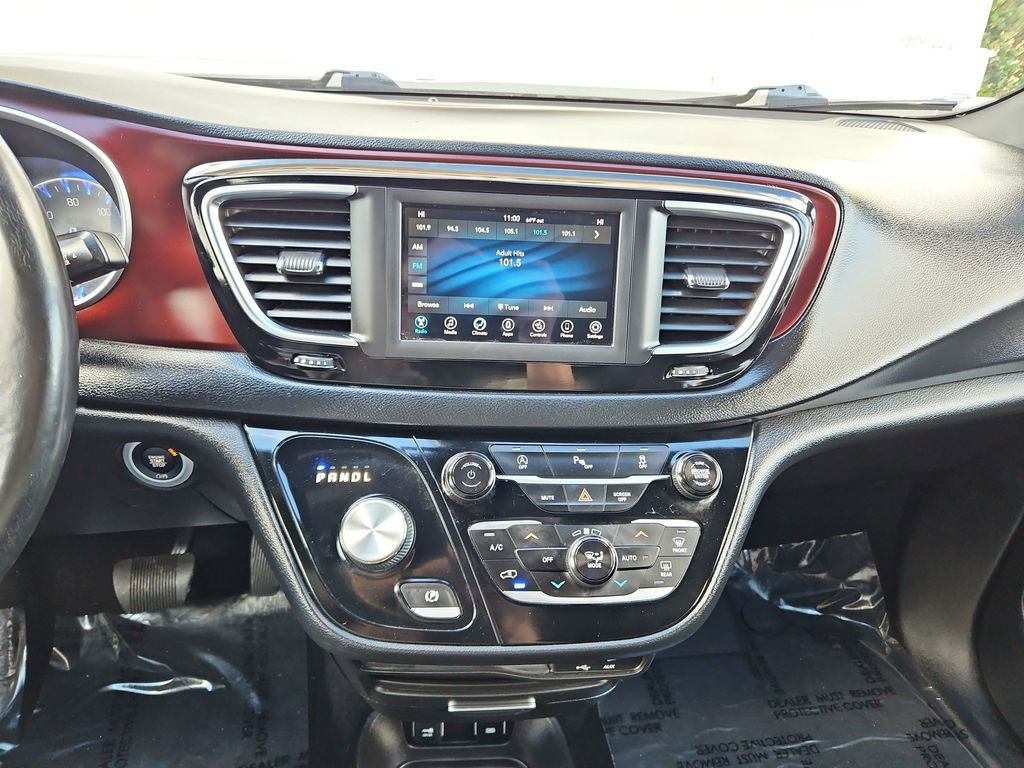 Used 2020 Chrysler Pacifica Touring-L image 15