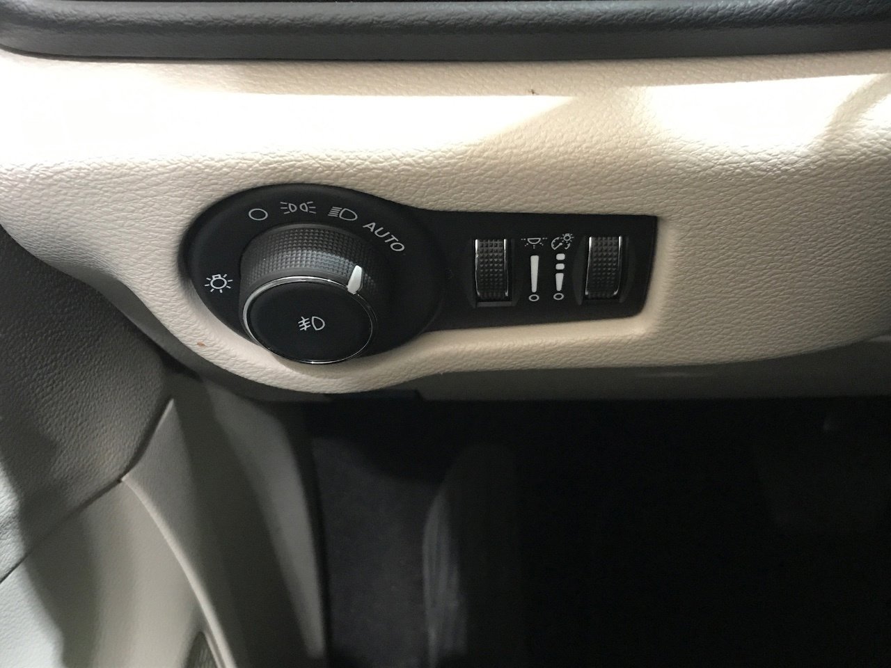 Used 2024 Chrysler Pacifica Touring-L image 19