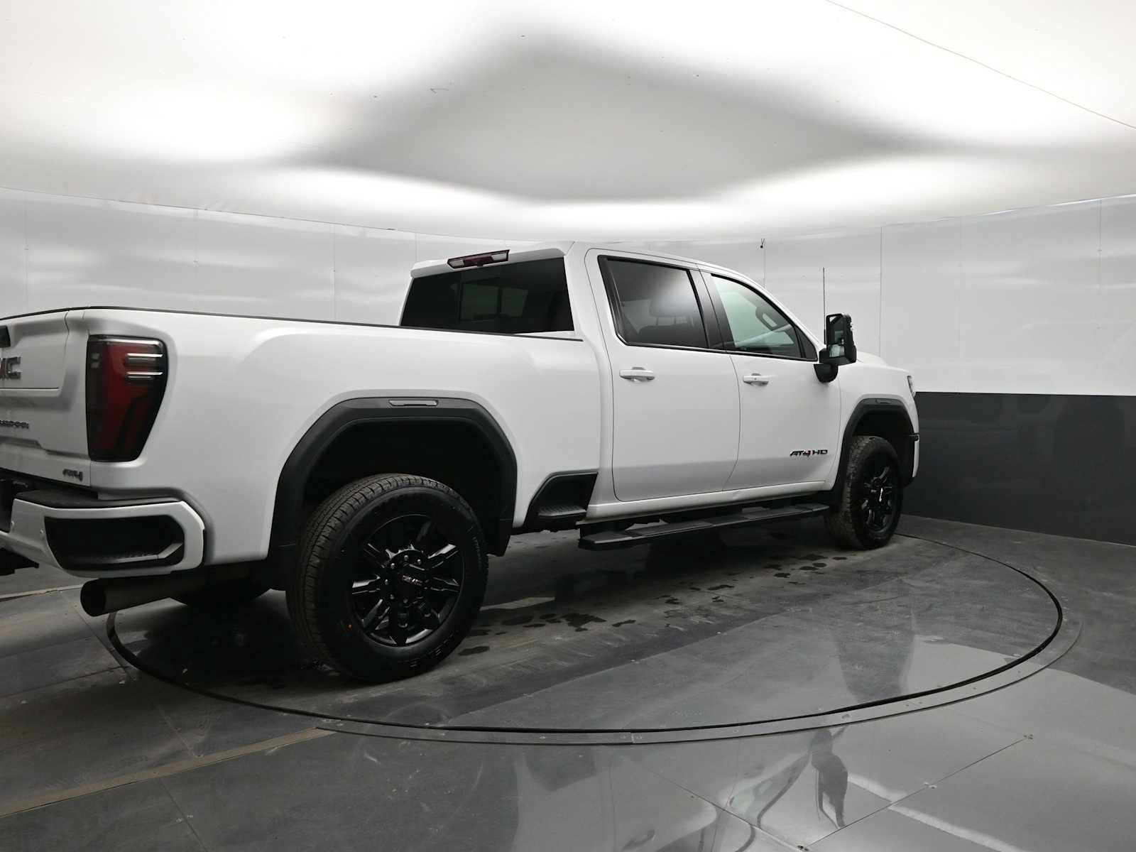 Used 2024 GMC Sierra 2500 AT4 w/ AT4 Preferred Package AWD/4WD image 7