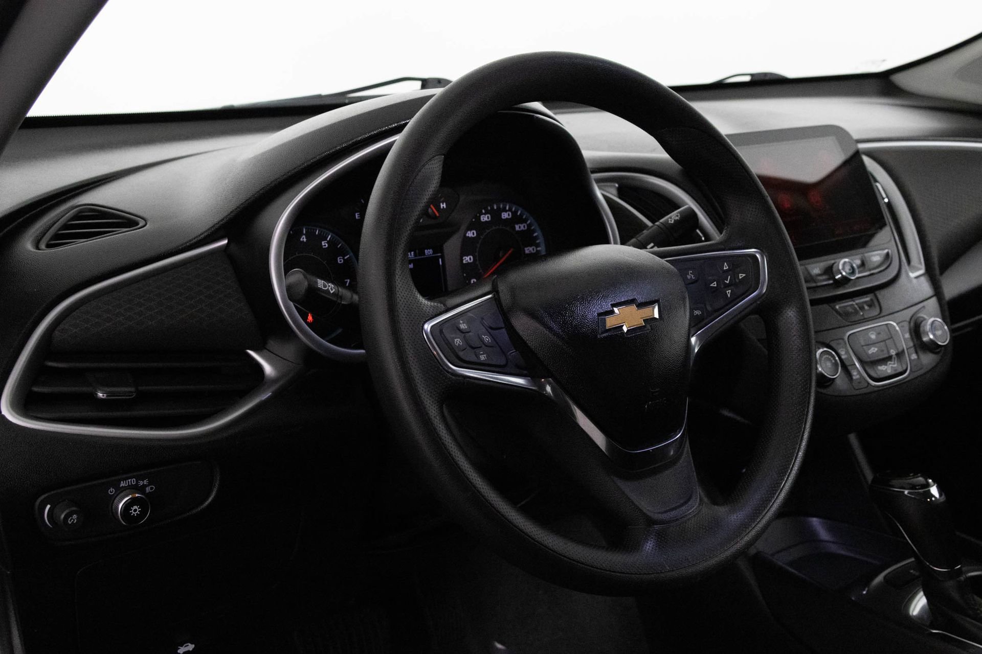 Used 2020 Chevrolet Malibu LS image 32