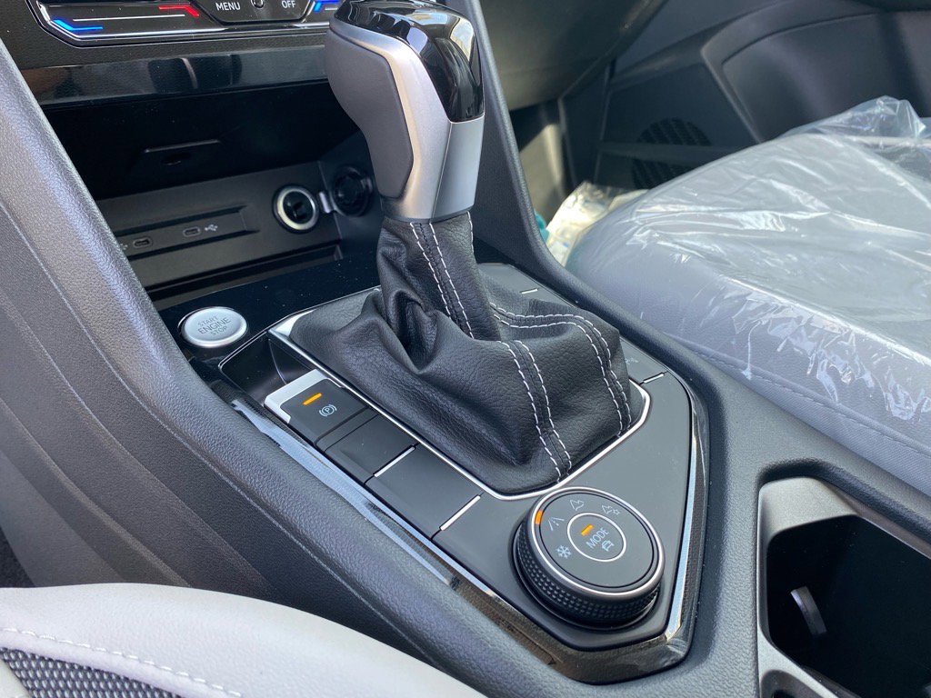 New 2025 Volkswagen Taos SE image 9