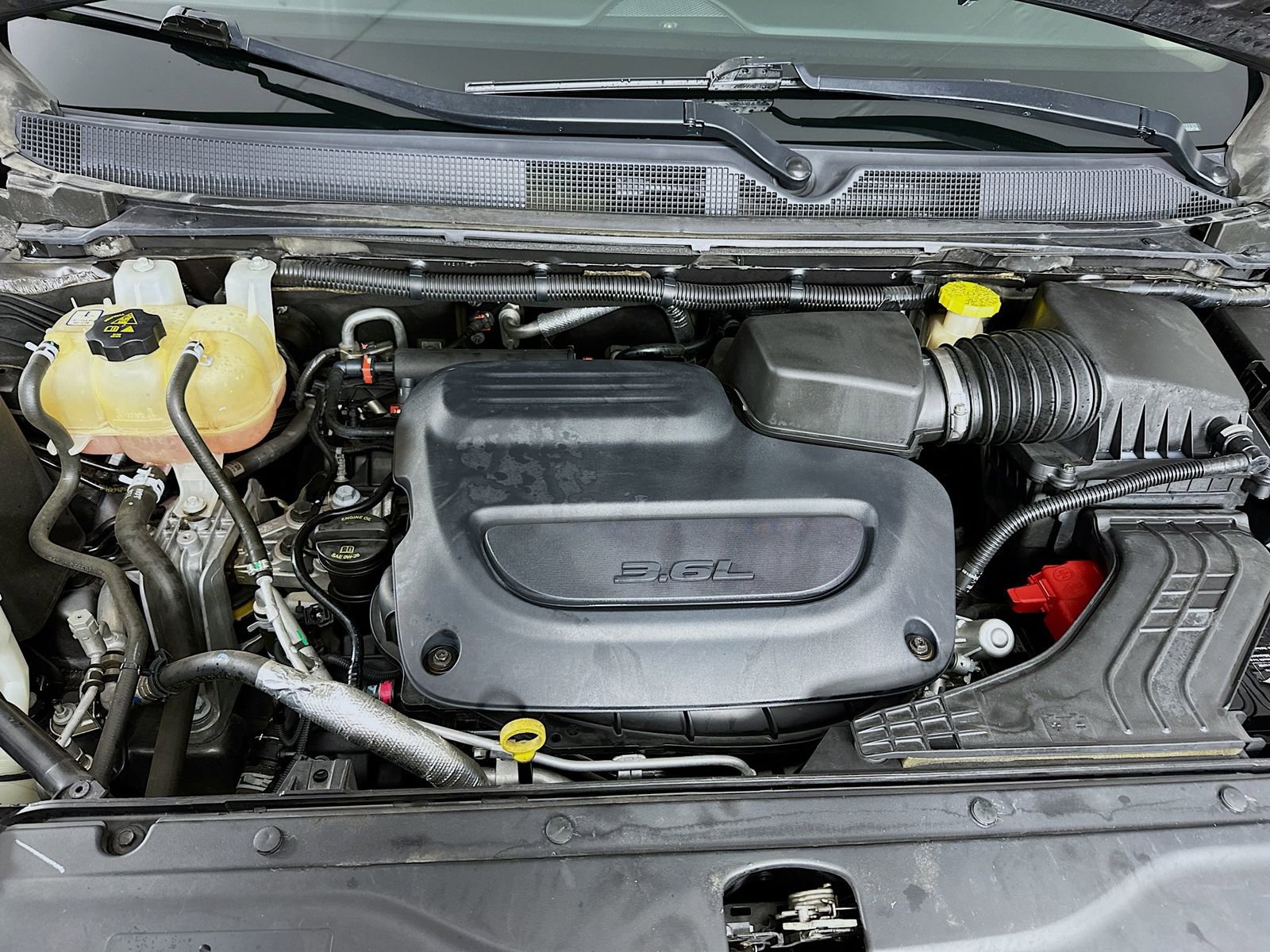 Used 2020 Chrysler Voyager LX image 31