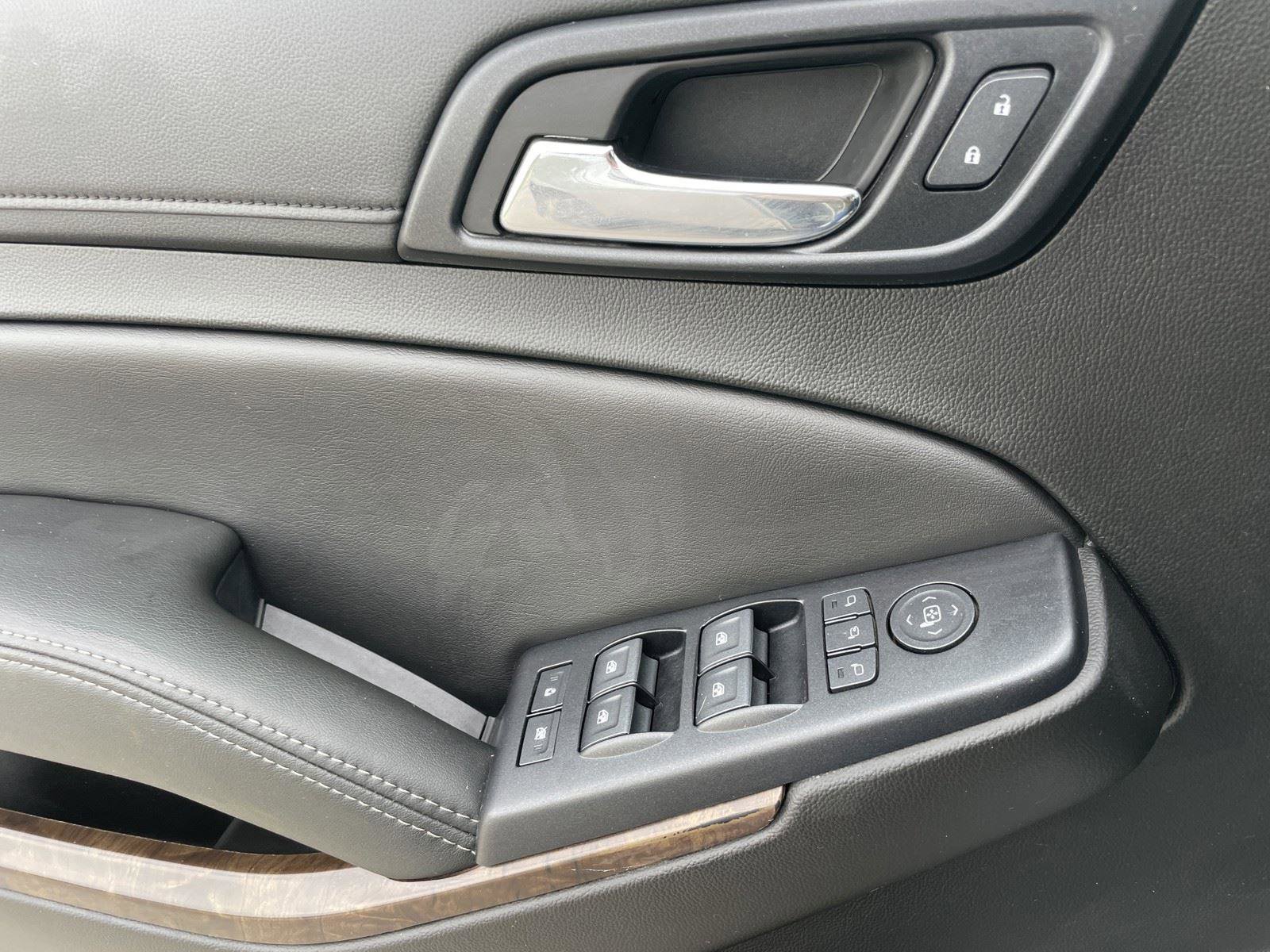 Used 2018 Chevrolet Suburban LT w/ Luxury Package RWD image 20