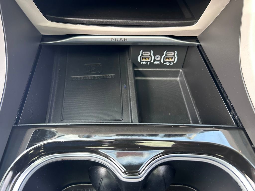 Used 2022 Chrysler Pacifica Limited FWD image 13