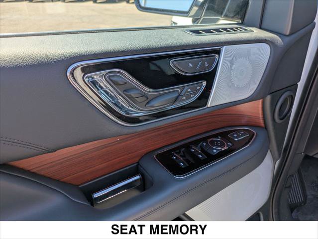 Used 2024 Lincoln Navigator Reserve AWD/4WD image 7