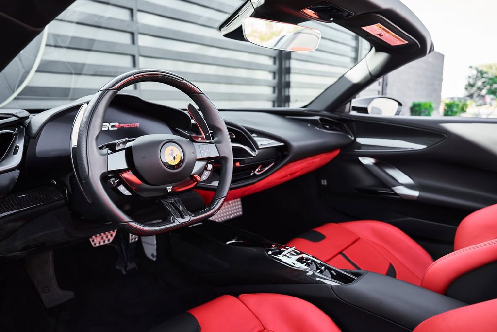 Used 2024 Ferrari SF90 Spider image 2